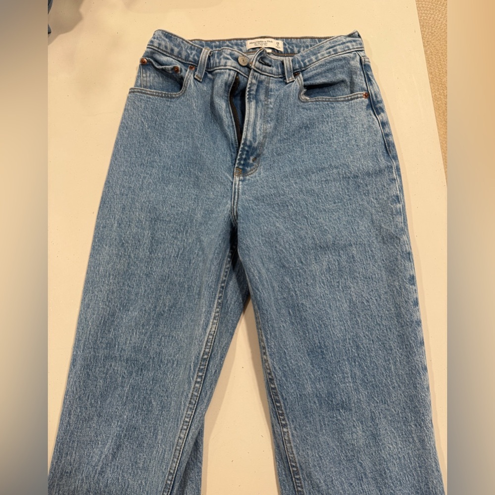 Abercrombie curve love 90s straight ultra high rise 28 Long  medium wash jeans